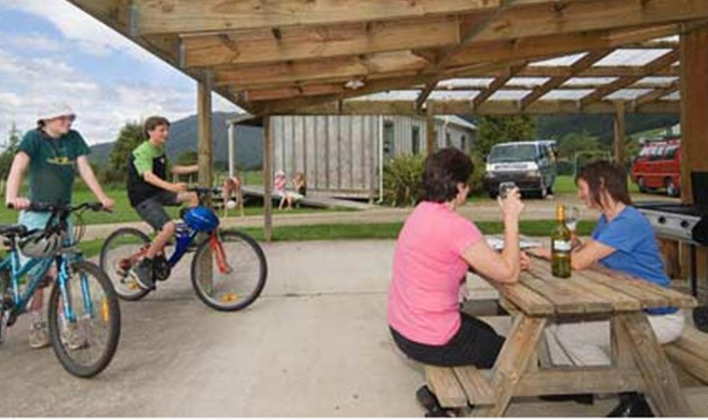 Smiths Farm Holiday Park Linkwater Luaran gambar